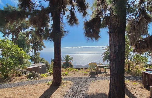 Villa de Mazo Cabin | Habitación El Pueblo: cama doble, baño. 2 p. + The Tent: cama doble, baño. 2p.