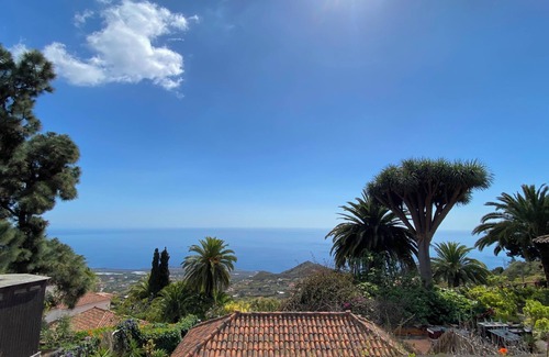 Villa de Mazo Cabin | Habitación El Pueblo: cama doble, baño. 2 p. + The Tent: cama doble, baño. 2p.