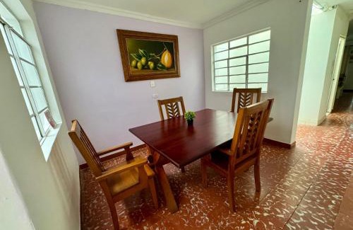 Envigado House | Habitación en Envigado P1-3