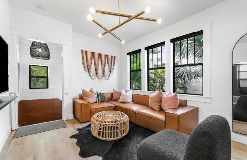 Flamingo Parks Apartment | Hacienda Flamingo Unit 4 - Chic 2BR Retreat Near Shops and Restaurants