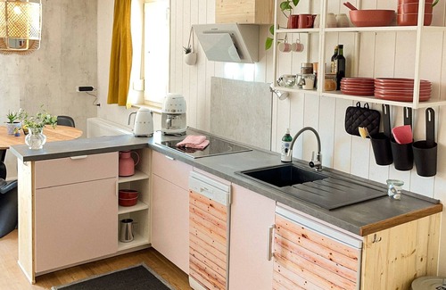 Friedrichshafen Apartment | Hacienda Flat 1 - beautiful apartment with terrace & garden - dogs allowed