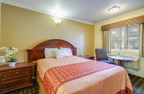 La Puente Hotel | Hacienda Inn