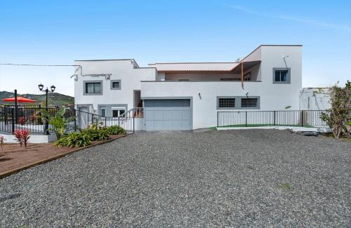 Moya Villa | Hacienda Los Adejo