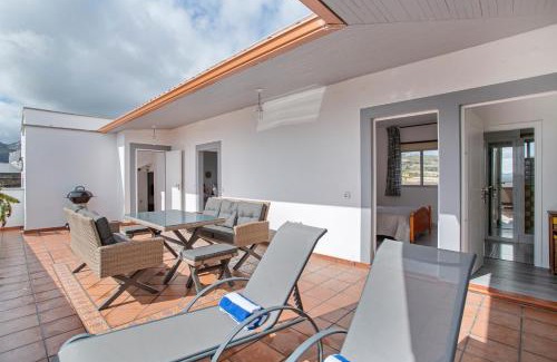 Moya Villa | Hacienda Los Adejo