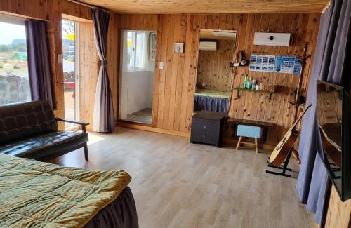 Gujwa House | Hado Saeya Saeya Entire House