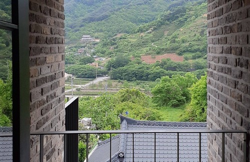 Hwagae House | Hadong Monggeul Monggeul Pension