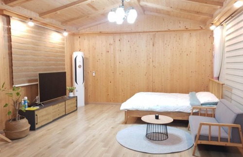 Chomak House | Haenam Ttangkkeunmaeul Hwigelri Pension