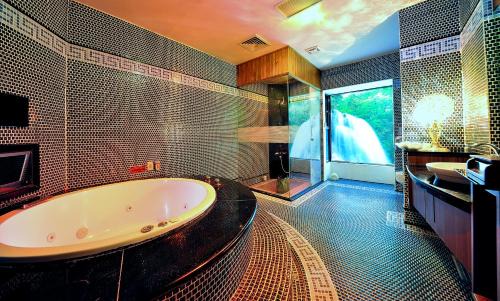 Zuoying District Hotel | Hakodate Motel