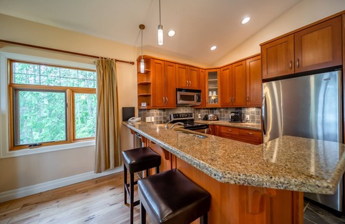 Nakusp Hotel | Halcyon Hot Springs Resort