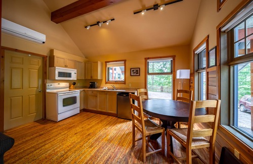 Nakusp Hotel | Halcyon Hot Springs Resort