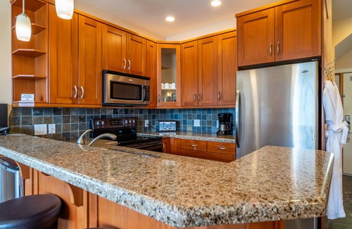 Nakusp Hotel | Halcyon Hot Springs Resort