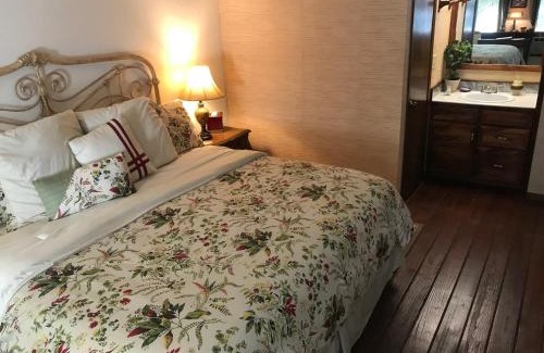 Kailua-Kona Hotel | Hale Maluhia Country Inn