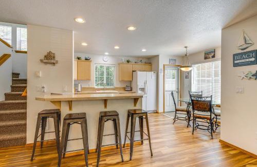 Rockaway Beach House | Half Mi to Beach Rockaway Beach Home with Grill!