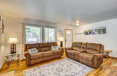 Rockaway Beach House | Half Mi to Beach Rockaway Beach Home with Grill!