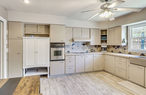 South Overton Cottage | Half-mi to Campus! Lubbock Home w/Fenced Yard