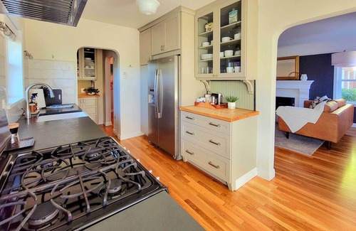 Old Southwest Cottage | Half-Mi to Riverwalk: Midtown Reno Oasis!