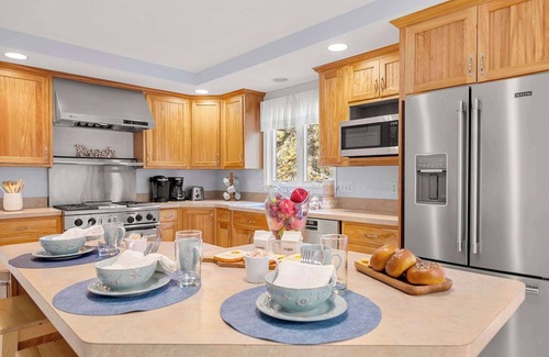 South Chatham House | Half Mile Walk to Beach, Dog Friendly!