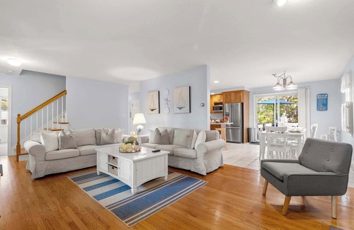 South Chatham House | Half Mile Walk to Beach, Dog Friendly!