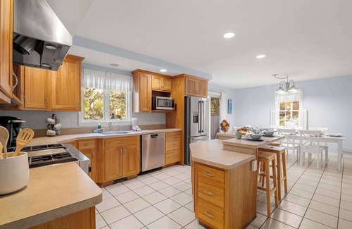 South Chatham House | Half Mile Walk to Beach, Dog Friendly!