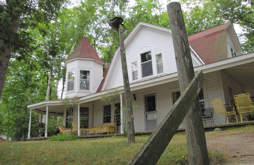 Alden House | Half Price Fall Color Discount. 3 day minimum