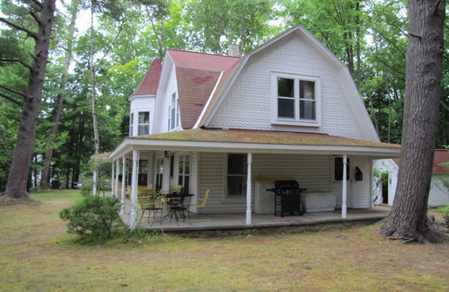 Alden House | Half Price Fall Color Discount. 3 day minimum