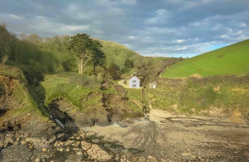 Saint Austell Bay Cottage | Hallane Mill - sleeps 4 guests in 2 bedrooms