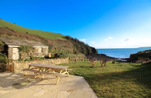 Saint Austell Bay Cottage | Hallane Mill - sleeps 4 guests in 2 bedrooms