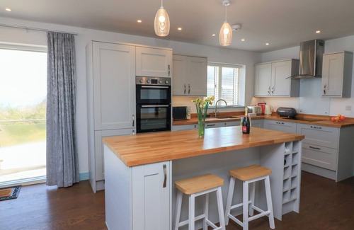 Chillington House | HALLSANDS BEACH HOUSE, pet friendly, with a garden in Stokenham