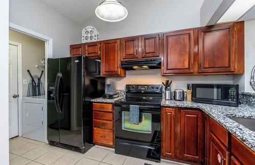 Lexington House | Hamburg Retreat: Firepit, Walking Trail, Shopping, Dining, Entertainment & More