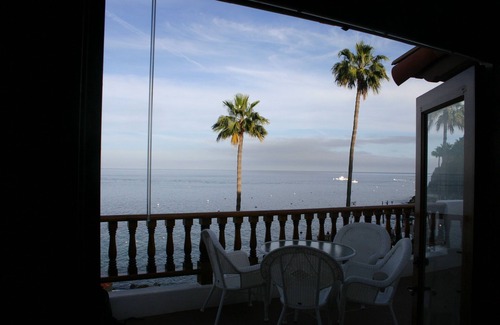 Avalon Villa | HAMCOVE BestBldg Best View/OCEANFRONT/GOLFCART/SMART TV A/C,25 yards to ocean!