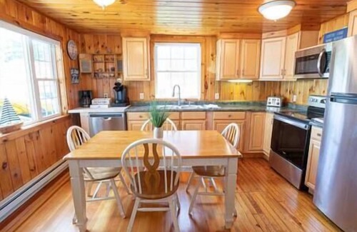 Hamilton House | Hamilton Home #4, Lake Moraine Home #4 Near Colgate University