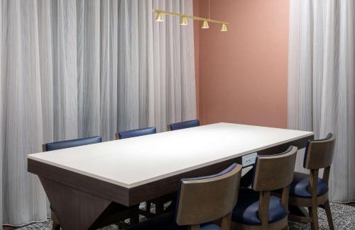 Farmington Hotel | Hampton Inn and Suites Hartford/Farmington