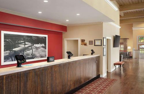 Arts/Warehouse District Hotel | Hampton Inn and Suites New Orleans Convention Center