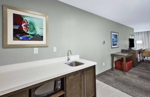 Dearborn Hotel | Hampton Inn by Hilton Detroit Dearborn