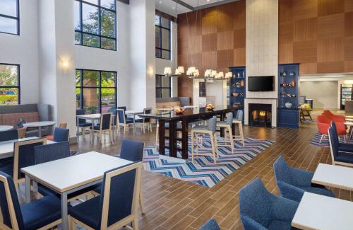 East Garden City Hotel | Hampton Inn by Hilton Garden City Long Island