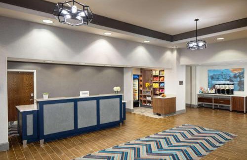 East Garden City Hotel | Hampton Inn by Hilton Garden City Long Island