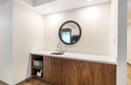 Southern Estates Hotel | Hampton Inn by Hilton Petersburg Fort Lee