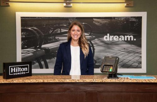 Erie Hotel | Hampton Inn Erie-South