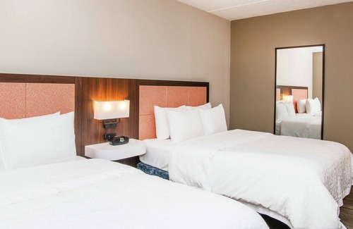 Erie Hotel | Hampton Inn Erie-South