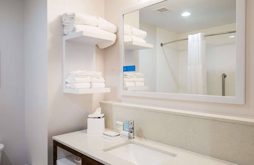 Newport Hotel | Hampton Inn Newport