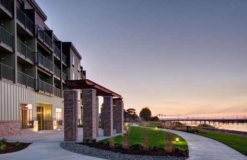 Astoria Hotel | Hampton Inn & Suites Astoria