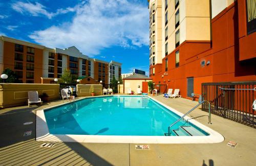 East Point Hotel | Hampton Inn & Suites-Atlanta Airport North-I-85