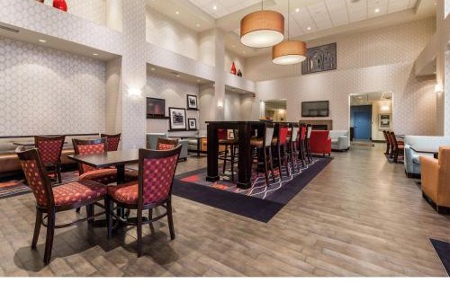 South Lethbridge Hotel | Hampton Inn & Suites by Hilton Lethbridge