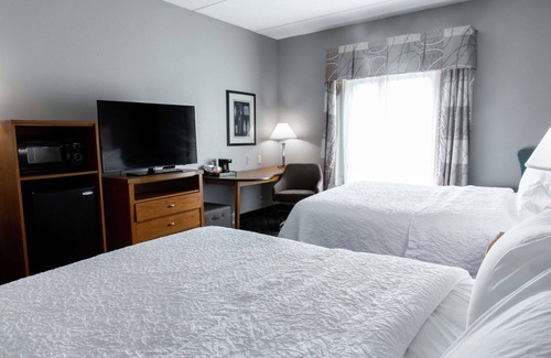 Chesapeake Hotel | Hampton Inn & Suites Chesapeake-Square Mall