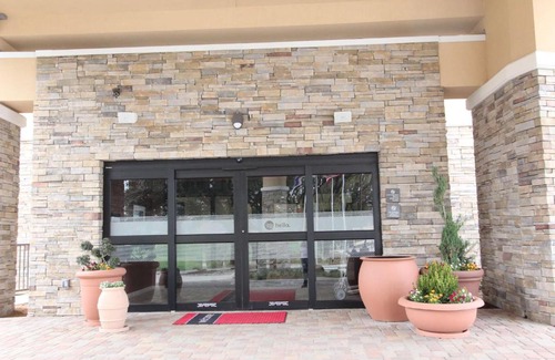 Dallas Hotel | Hampton Inn & Suites Dallas Market Center