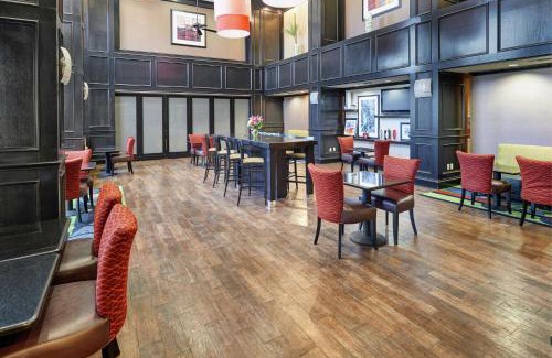 Decatur Hotel | Hampton Inn & Suites Decatur