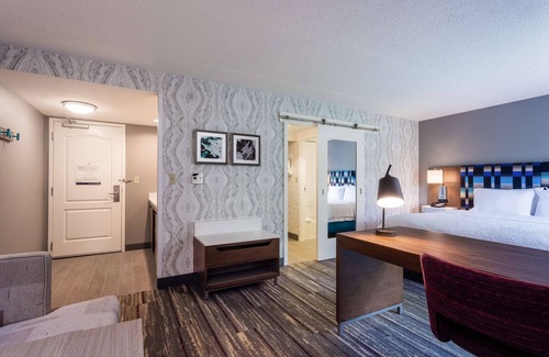 Herndon Hotel | Hampton Inn & Suites Herndon-Reston