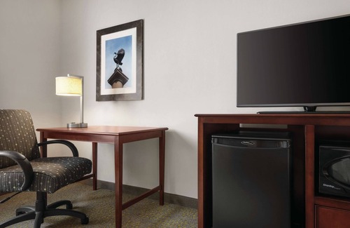 Granger Hotel | Hampton Inn & Suites Mishawaka/South Bend at Heritage Square