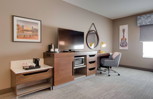 Madison Hotel | Hampton Inn & Suites Nashville North Skyline