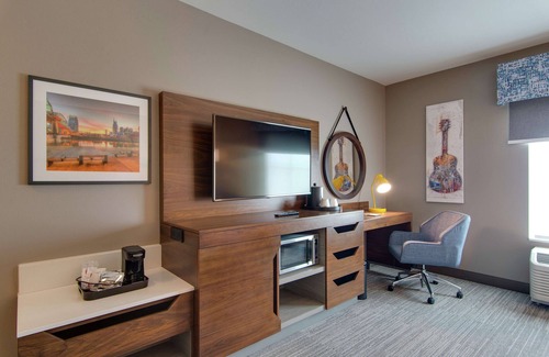 Madison Hotel | Hampton Inn & Suites Nashville North Skyline